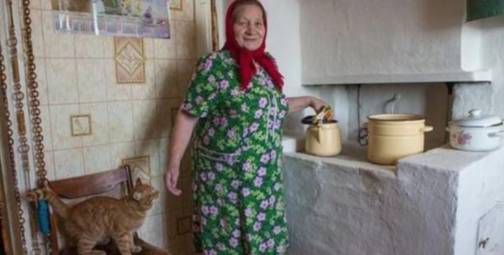 Коля повернувся з відрядження та не знайшов маму вдома. Дружина сказала, що мати поїхала до санаторію. Але невдовзі правда спливла на поверхню