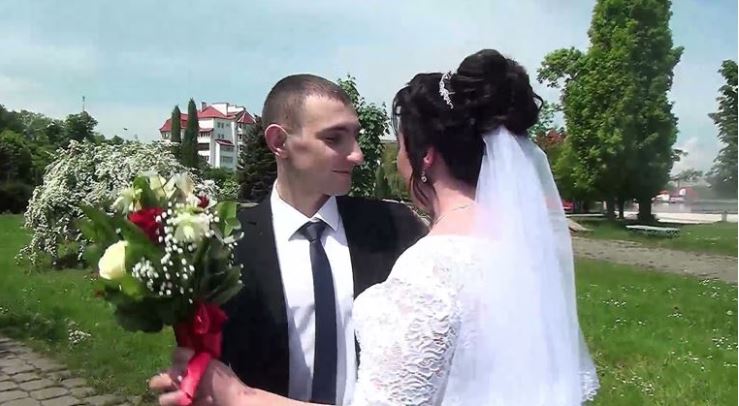 Я чудово знала, що мій наречений зраджує мене. Проте, піддавшись тиску мами та суспільства, я зіграла весілля – і досі про це шкодую.