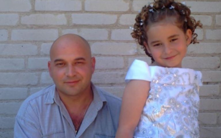 Тато, татко кричала незнайома дівчинка і бігла назустріч моєму чоловікові, і вона точно не обізналася. Те, що було потім, словами не описати