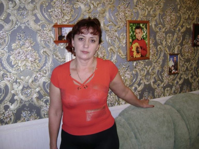 Я народилася у невеликому містечку і з дитинства мріяла про життя та роботу у столиці. Моя мрія здійснилася, хоч і не ідеально. Зараз я у скрутному становищі.