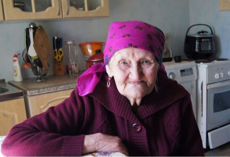 Я пенсіонерка, живу в орендованій квартирі, вчора прийшов господар дому і сказав, що якщо я не заплачу вчасно, то він вижене мене з дому.