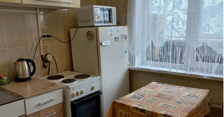 Все було добре у молодої пари, поки не з’явилася свекруха з молодшим сином і не висунула свою абсурдну вимогу