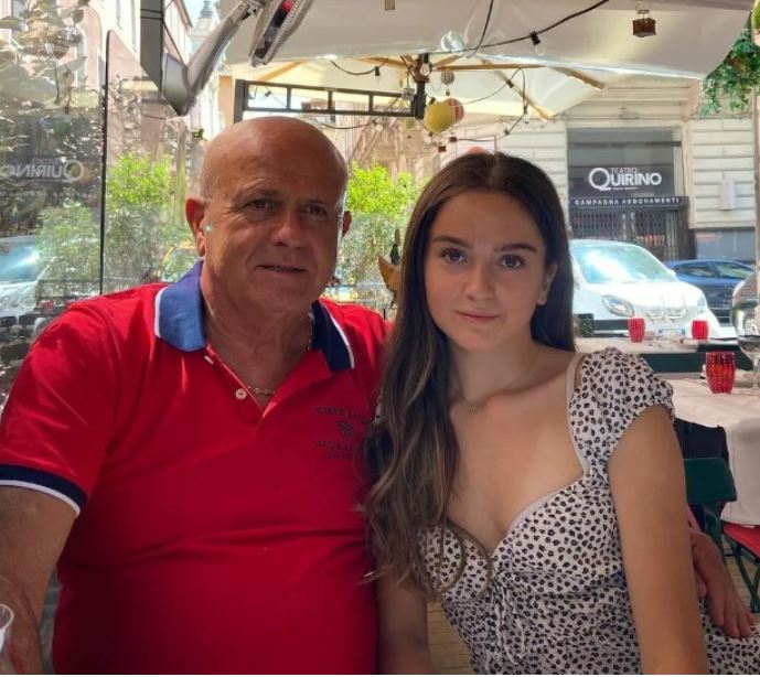 Рік тому я пішов від своєї дружини. Залишив її, тому що познайомився з молодою і прекрасною дівчиною, яка дарувала мені задоволення, чого вже давно не робила моя дружина. Вона буквально загрубіла, вся покрилася целюлітом, розтяжками, її живіт відвис