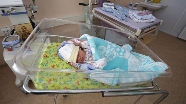 Мій хлопець говорив, що дитина не від нього, залишив мене одну. А після народження відвідав нас і хотів бачити дитину