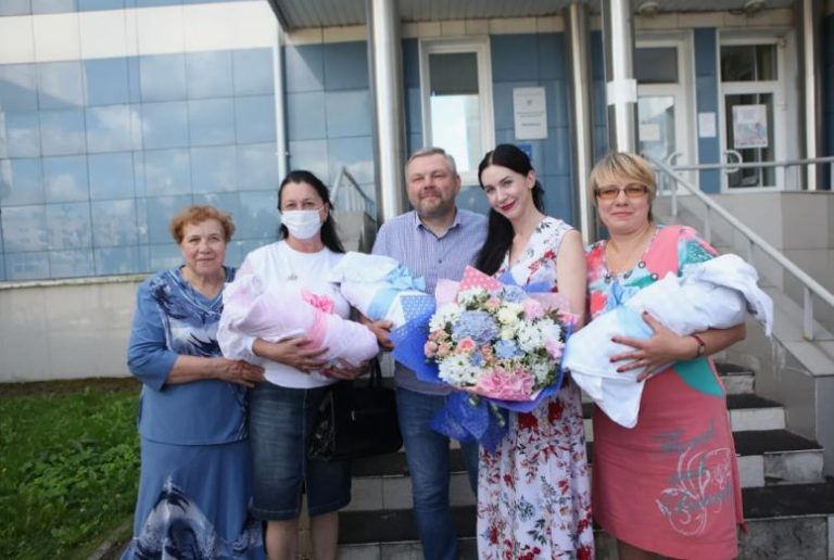 «Я платитиму тобі по три тисячі доларів, тільки запиши мене їхнім батьком», — буквально благав Володя