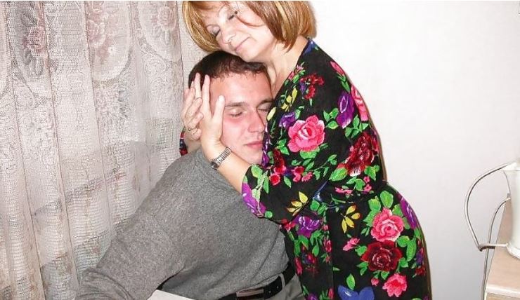 Колиաнє чоловіка продовжували жити в одній квартирі, але в різних кімнатах. Але одного разу, вечерячи на кухні, вони вигадали ідею спільного біз несу.