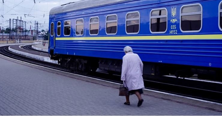 Юрій вирішив допомогти Каті та вдав її хлопця перед мамою дівчини. Але лише після відходу мами він усвідомив дещо дуже важливе