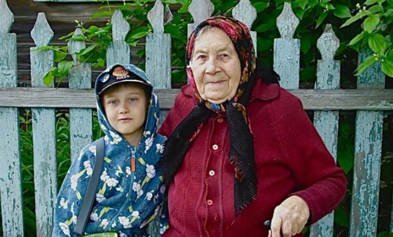 Молоді батьки поїхали до Києва, залишивши дитину в селі – і більше за ним не повернулися …