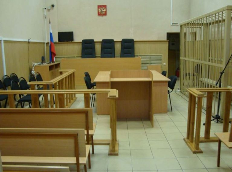 У суді дочка обрала батька, який проміняв нас на молоду kоханку. Я вирішила помститися і вибрала для цього досить жорсткий метод.