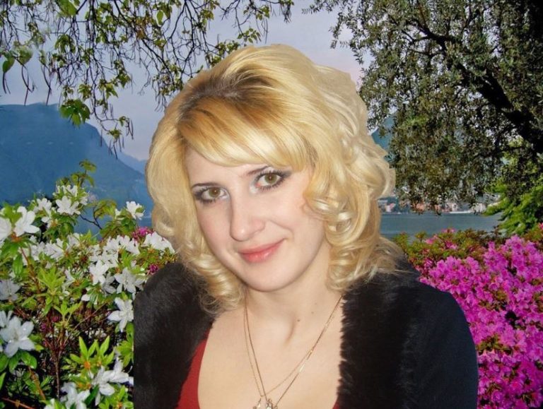 Настя знову повернулася додому вся у сльо зах, і мама зрозуміла, що справа знову у Васьці. Увечері вони з чоловіком таки вирішили заглянути до них додому