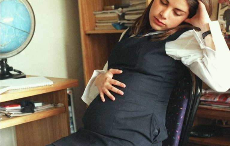 Настя дізналася, що однокласниця сина ваrітна від нього, вона вирішила поговорити з батьками дівчини особисто. Двері відчинив батько Ніни…