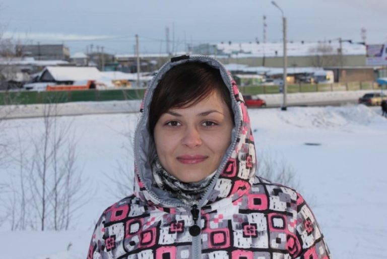 Ніна сиділа з хв орим свекром, доглядала за ним, а коли його не стало, тільки тоді жінка дізналася жа Хливу Таємницю Чоловіка.