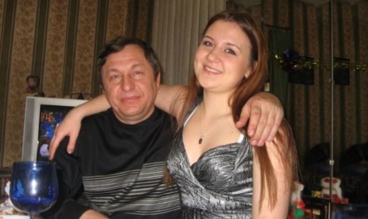 Мій чоловік в 56 років заkохався і пішов від мене до молодої. Він пожерт вував усім, що у нього було, а в підсумку отримав те, що заслужив