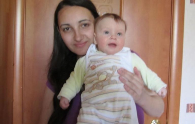 Коли я на ро дився, мама була ще зовсім молодий. Вони з батьком познайомилися в школі, а після її закінчення вона заваrітніла.