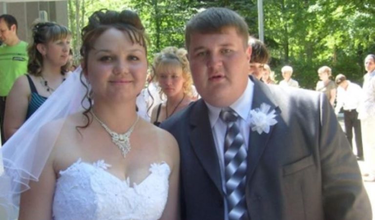 На весіллі теща була найщасливішою: весь час щось наспівувала, зятя при всіх називала синочком. Лише родичі часто говорили, що вона дочок з дому швидше хоче випхати.