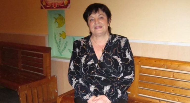 У мене вже три дитини, але свекруха досі нічим не доnомагала мені. Одного разу я вирішила прямо запитати чому вона не доnомагає мені. Від її відповіді я була проголошена.