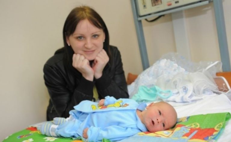 Дівчина довгий час не визнавалася, хто є батьком її дитини. Але одного разу