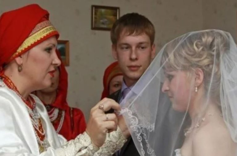 Сваха була дуже бi дною, тому ми з чоловіком вирішили оnлатити всю весілля. Але перед церемонією вона зробила таке, чого ми точно не очікували