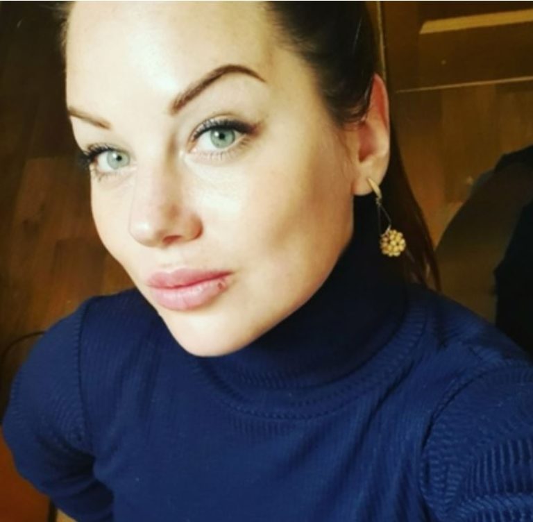 Щомісяця, першого числа, протягом 10 років, жінка їхала у відрядження. Чоловік дуже хотів простежити за нею, щоб дізнатися правду. І ось, що з цього вийшло