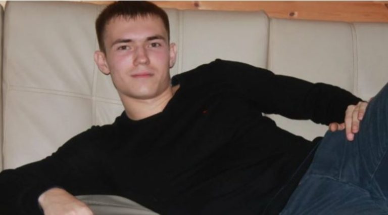 Після покупки квартири своєї мрії я запросив батьків та сестру Алісу в гості, але, судячи з їхньої реакції, їм моя покупка не сподобалася.