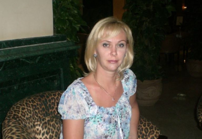 Йшла додому і думала – що ж приготувати до вечері. Але коли дійшла до будинку, відчула дивний запах; увійшла в кухню і застигла.