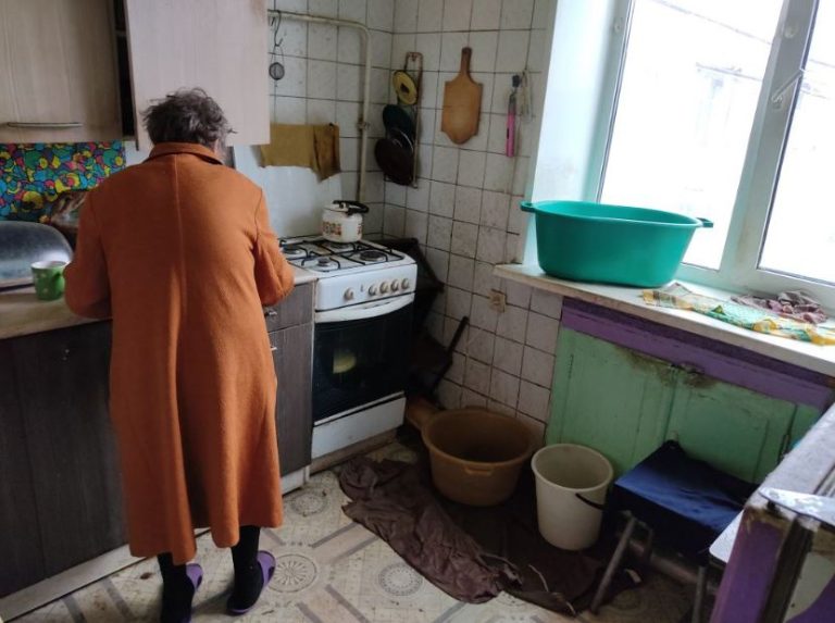 Увійшовши в будинок свекрухи, я мало не зомліла. Те, що там діялося, я ще довго не зможу забути