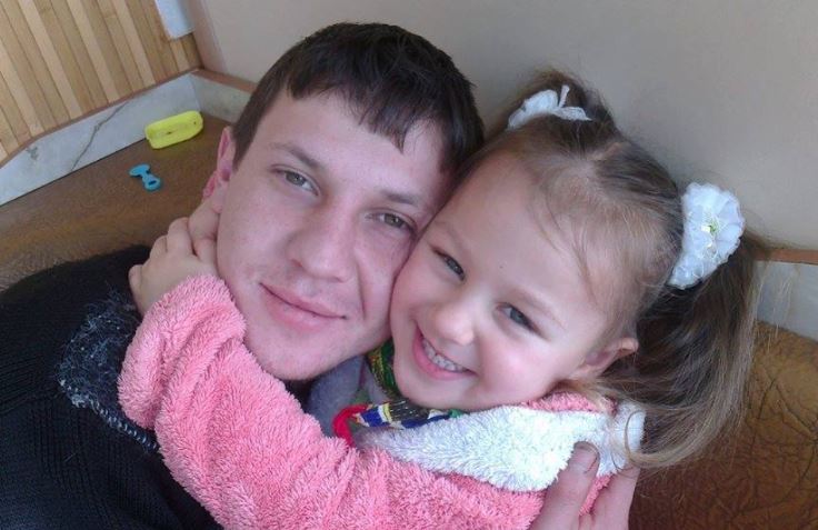 Коли син одружився з розлу ченою жінкою з донькою, то став виховувати її як рідну. Але через 10 років на її весіллі на нас чекав величезний сюрприз