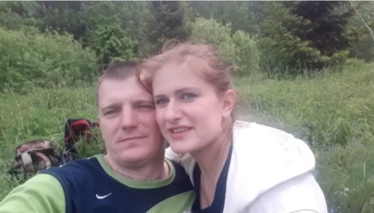 Ганна вийшла до хліву доїти корову, як раптом почула ди вний галас. Прислухавшись, вона з жа хом зрозуміла, що в кущах плаче немовля