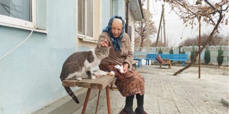 Після 2 років роботи, Кирило нарешті повернувся додому, але його зустріли дружина та дочки, а матері не було.