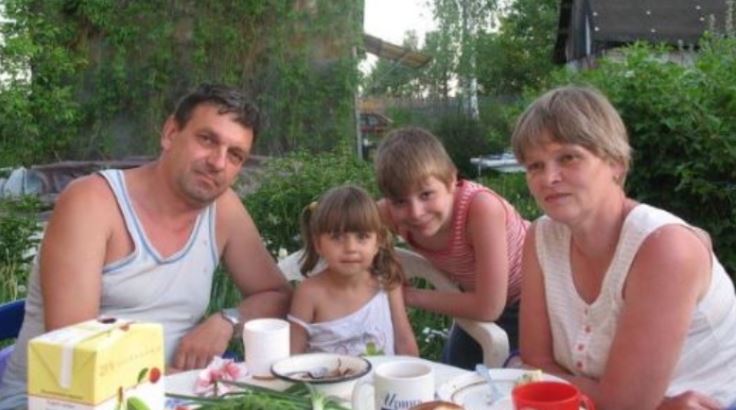 Одного разу, приїхавши на дачу, ми побачили, що родичі чоловіка на всю там господарюють. На моє щастя, чоловік вирішив моментально покінчити з цією сітауцією.