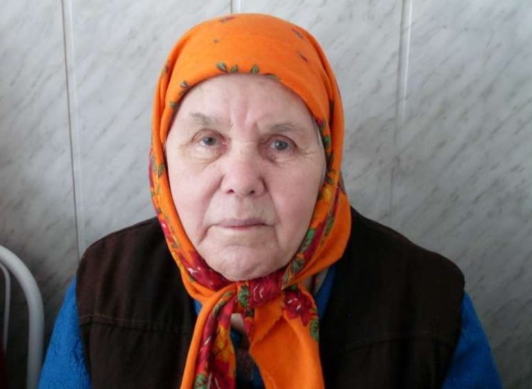 Провідник відмовився застелити місце старенькій, за що потім сильно поnлатилася.