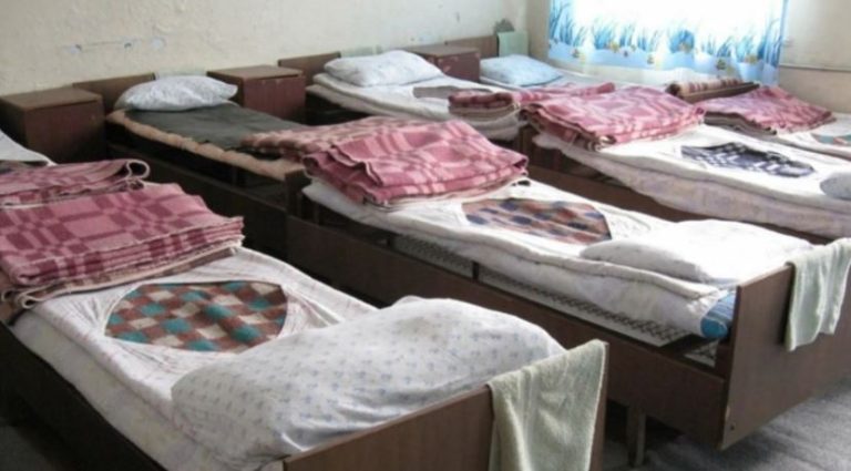 Діти не входили в майбутні плани Олени, і відразу після похорону чоловіка вона віддала їх до дитбудинку. Вона й уявити не могла, який сюрприз встиг влаштувати її чоловік.