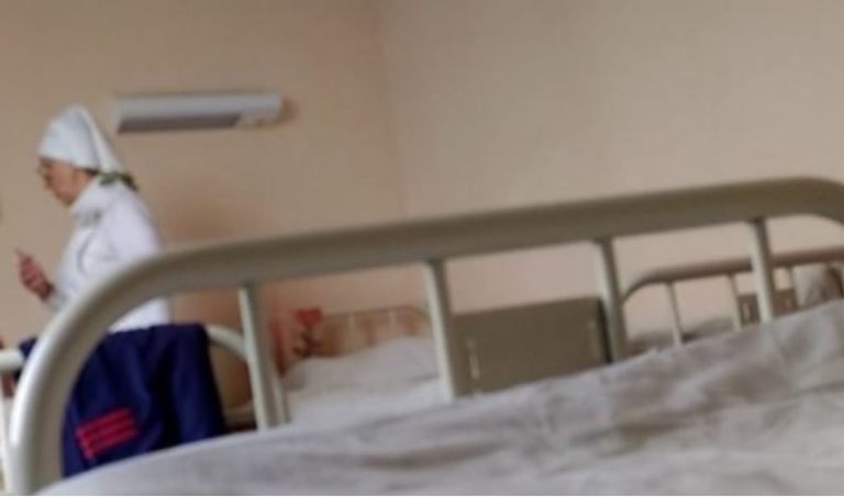 Доньку так і не привезли до палати, а коли я почала битися в істериці, до мене підійшов головлікар і сказав, що в нього є розмова до мене