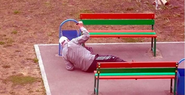 10-річна дівчинка не пройшла повз дідуся, який лежав в грязі. Пізніше з’ясувалося, що дитина врятувала людське життя!