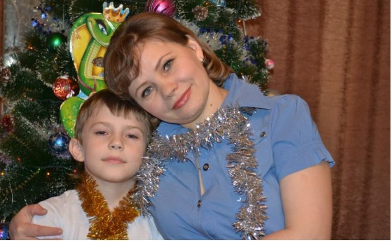 Мій син відмовився від своєї дитини, тому що під час пологів загинула його дружина. Але я не змогла віддати дитину в дитбудинок …