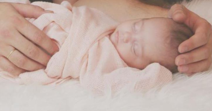 До наро дження сина я її не бачила, а тут на радощах вирішили помиритися. Свекруха прийшла: “Ой ти ж, господи, на кого він схожий Нічого нашого немає Вилитий Вітька з четвертого поверху. Ти, мабуть, нагуляла