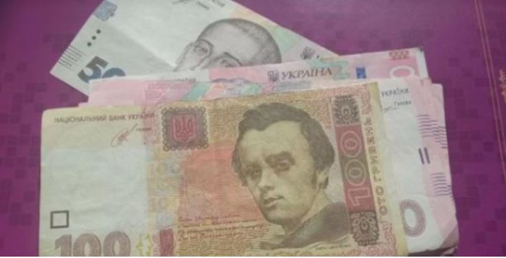 Мій чоловік заявив мамі, що більше грошей їй не буде давати і просив не сподіватися на нашу допомогу на старості років!