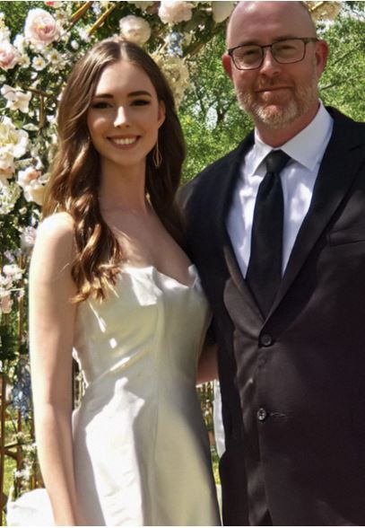 Моя дочь вышла замуж за моего бывшего мужа – но в день их свадьбы мой сын отвёл меня в сторону и рассказал шокирующую правду