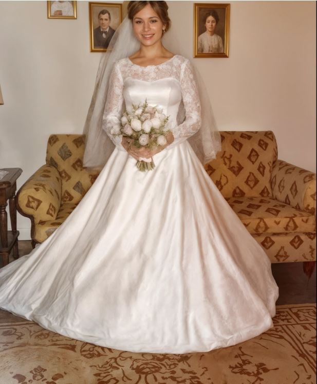 **Моя мать исчезла в день своей свадьбы — Спустя годы я нашла её платье на дворовой распродаже**