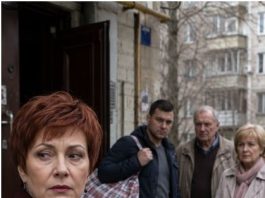 Его родственники так сильно жаловались на аренду, что он пообещал им наш диван. Не спросив меня.